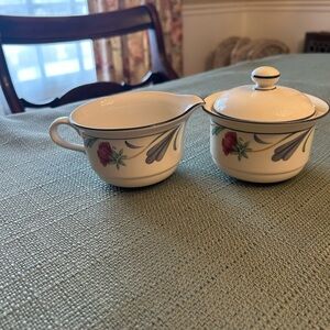 Lenox Poppies on Blue cream & sugar set never used